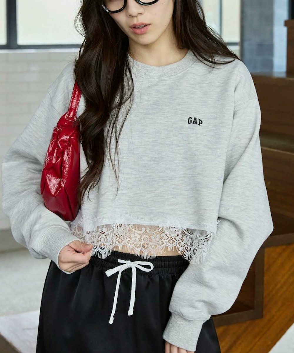 nancha0802_'s tweet photo. ちょっとまって、、、GAPコラボのレーススウェットかわいすぎでは、、、？
売り切れやめてえええ https://t.co/DffVRVtIKj