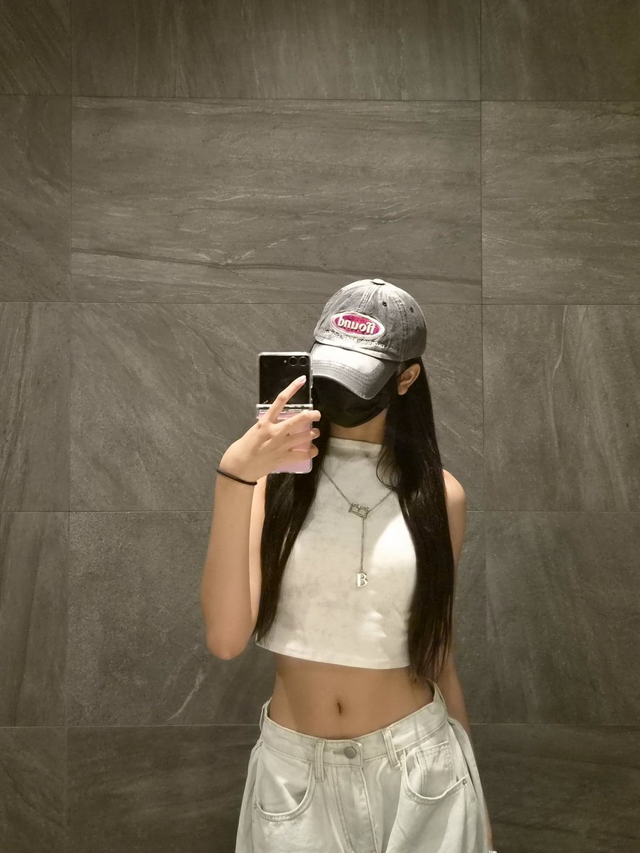 H2H_NEWS's tweet photo. 260918 CARMEN WEVERSE POST

#Hearts2Hearts #하츠투하츠 #H2H
@Hearts2Hearts https://t.co/FJ631RgqOa