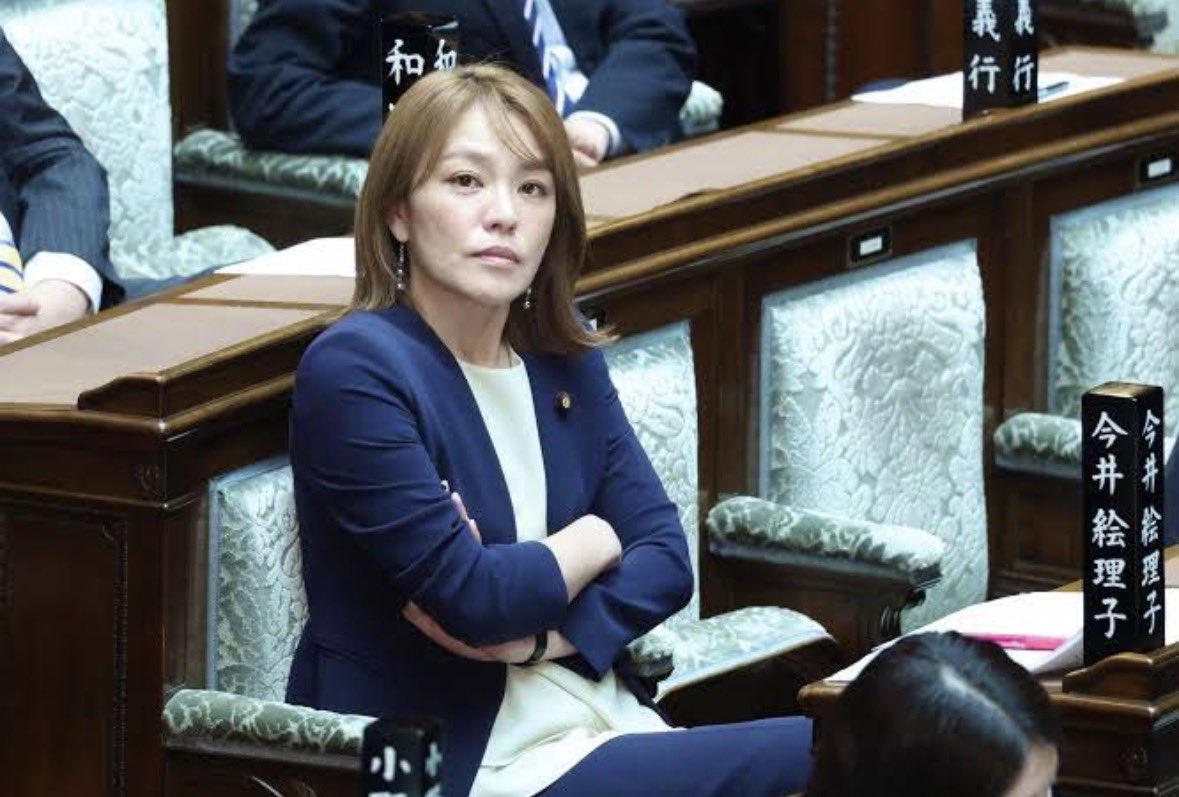 shota201907's tweet photo. これ大事なので五回言います。

内閣府副大臣に今井絵理子氏を起用
内閣府副大臣に今井絵理子氏を起用
内閣府副大臣に今井絵理子氏を起用
内閣府副大臣に今井絵理子氏を起用
内閣府副大臣に今井絵理子氏を起用

仕事しないっていう評判だけど、
なんで選ばれたの？？ https://t.co/i5OsXw1zgE