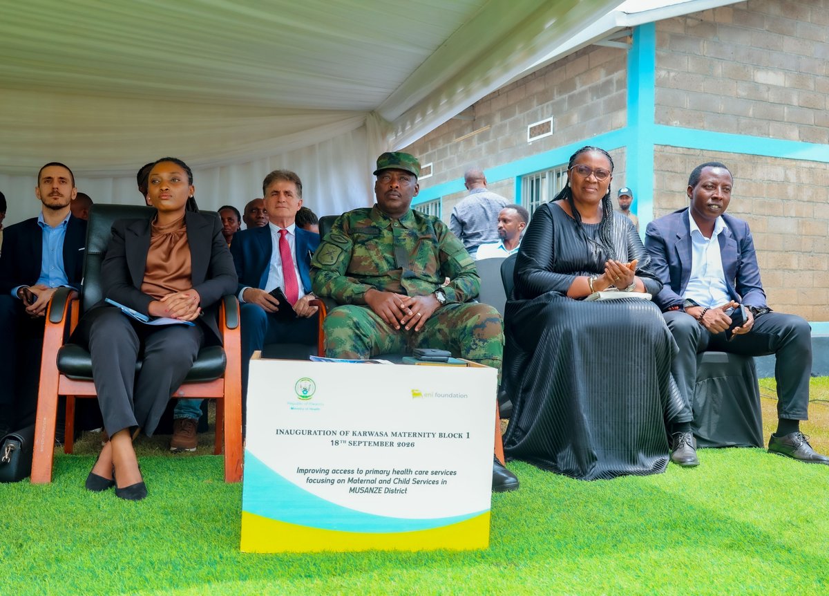MusanzeDistrict's tweet photo. Umunyamabanga Nshingwabikorwa wa @RwandaNorth Pascal Ngendahimana, Meya @NsengClaudien na @Jmukanyirigira wa Rulindo, ba Visi Meya @TheoKayiranga, @Denise_Dusabe01 wa Gisagara na Murekatete Juliet wa Nyagatare batashye ku mugaragaro Inzu z'Ababyeyi zubatswe na #ENIFoundation https://t.co/ZFrklB3dtu