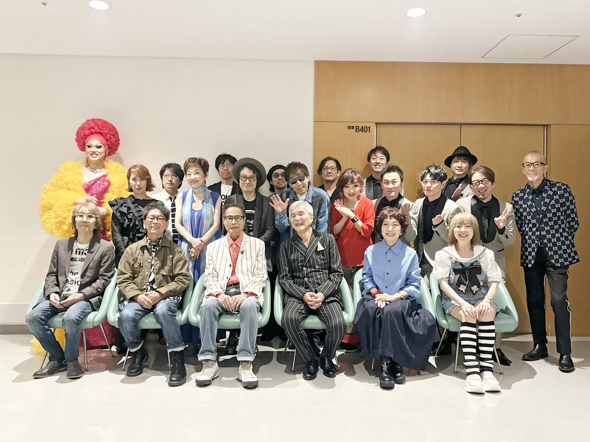 kinenaoto's tweet photo. こうせつさん・坂崎さん・僕とで20年以上ぶりの「がくや姫・今日・おんすてーじ」でした！今年も「あの素晴」コンサートに出演させて頂き、憧れの大先輩方とご一緒出来て幸せで最高に楽しい時間でした！皆様に感謝です！明日もこの勢いで四角佳子さんと南青山MANDALAでフォークを歌いまくります！ https://t.co/E6lJB5Yqd8