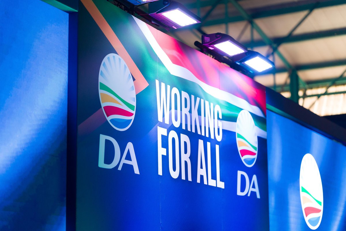 Our_DA's tweet photo. Ekurhuleni, we are listening.🫂

The Working For All Tour is underway in Tsakane, where DA Leader Geordin Hill-Lewis and Ekurhuleni Mayoral Candidate Khathu Rasilingwane will address the violent crime and corruption crisis facing the metro. 🏘️

At a time when too many families are grieving, tonight is about taking residents’ safety seriously and setting out a plan for safer communities and a government that works for all. ⚖️

📺You can still join us live

on YouTube: https://t.co/NkirhBV998 

or Facebook.