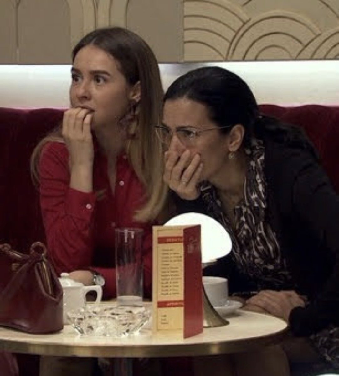 moonflowerxz's tweet photo. streets are saying marta dlr is single AND unemployed???? https://t.co/utHxghO9oo