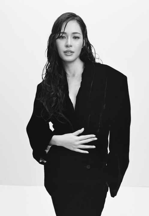 AboutMusicYT's tweet photo. Lingling Kwong owns the top celebrity hashtags used during New York Fashion Week SS27, generating over 2 million mentions, onclusive reports:

linglingkwongxcalvinklein - 695,074
linglingkwong - 693,245
calvinkleinss27xlingling - 689,415 https://t.co/FX29u15q9d
