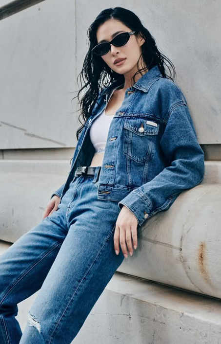 AboutMusicYT's tweet photo. Lingling Kwong owns the top celebrity hashtags used during New York Fashion Week SS27, generating over 2 million mentions, onclusive reports:

linglingkwongxcalvinklein - 695,074
linglingkwong - 693,245
calvinkleinss27xlingling - 689,415 https://t.co/FX29u15q9d