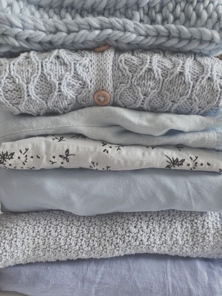 lluxxery's tweet photo. oh to have a closet that looked like this

#lightblue #clothes #pretty https://t.co/WiMLvdpp7C