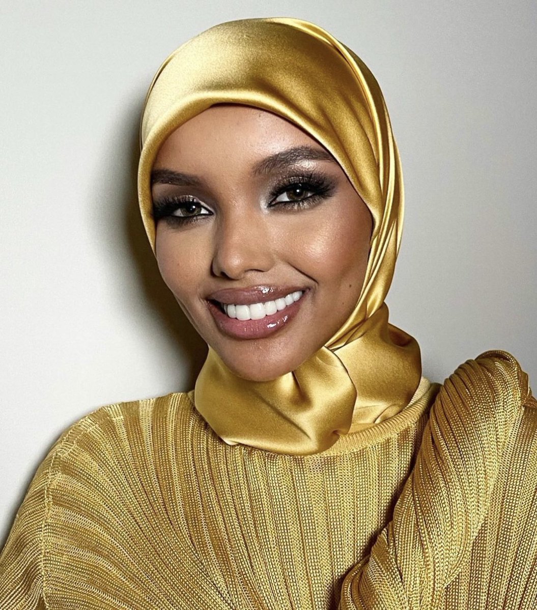 GreenTeaqf's tweet photo. Halima Aden model &amp; humanitarian became the first contestant to wear a hijab &amp; first to walk in major fashion shows in New York &amp; Milan. She appeared on prominent publications including British Vogue, Vogue Arabia, Allure, Teen Vogue &amp; Glamour #Somali #Somalians #Somalia #Somalis https://t.co/2ySwPX4xsF
