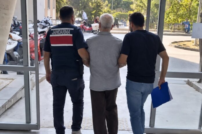 AustraliaZaman's tweet photo. İzmir’de insani yardım operasyonu: Yaşlılar gözaltında, listede cezaevindeki KHK’lı da var 
İzmir Cumhuriyet Başsavcılığı’nın talimatıyla, MİT Bölge Başkanlığı ile İzmir İl Jandarma Komutanlığı Terörle Mücadele Şube Müdürlüğü tarafından yürütülen soruşturmada, gözaltı kararı verilen kişiler Gülen Cemaati ile bağlantılı olmak ve ihtiyaç sahiplerine insani yardım yapmakla suçlanıyor.
https://t.co/Eo80B0FGpS