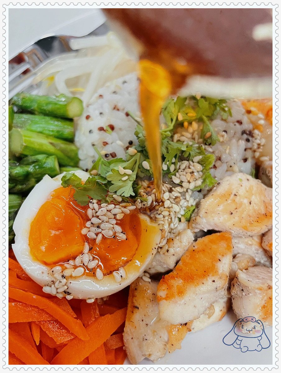 quiet072917's tweet photo. Lunchtime win: Grilled chicken + quinoa + roasted veggies. Lean protein, fiber, u0026 zero regret. Perfect post-gym fuel! https://t.co/2H6Y0QYjZ3