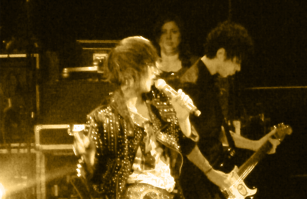 dreampropaganda's tweet photo. Onthis date in 2013 at Barclays Center in Brooklyn NYC - YEAH YEAH YEAHS (190913) #livemusic #YYYs #yeahyeahyeahs #BarclaysCenter #Brooklyn #KarenO #hotbloodworldtour https://t.co/fGSOeEJon5