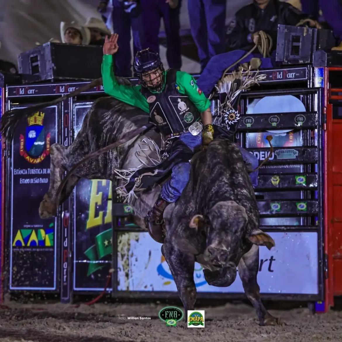 EugenioJose's tweet photo. CNAR: EMAPA de Avaré abre Final Nacional do Rodeio com noite de grandes notas  
Confira - https://t.co/ydcl8yX1w9 https://t.co/hlbB68oNZa