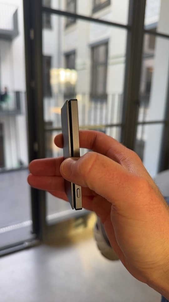 JanPhilMaurice's tweet photo. Anyone else having similar problems with their Pocket?
2/4 screws are just missing.

@Heypocket Used my Pocket literally 5 times. What can I do? https://t.co/I1GNVqMJns