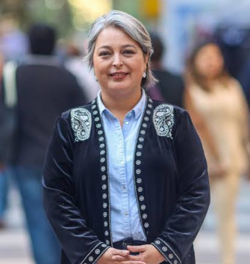 chucaraperez's tweet photo. Era ella, era @jeannette_jara pelotudos! https://t.co/cLEavbLcYV
