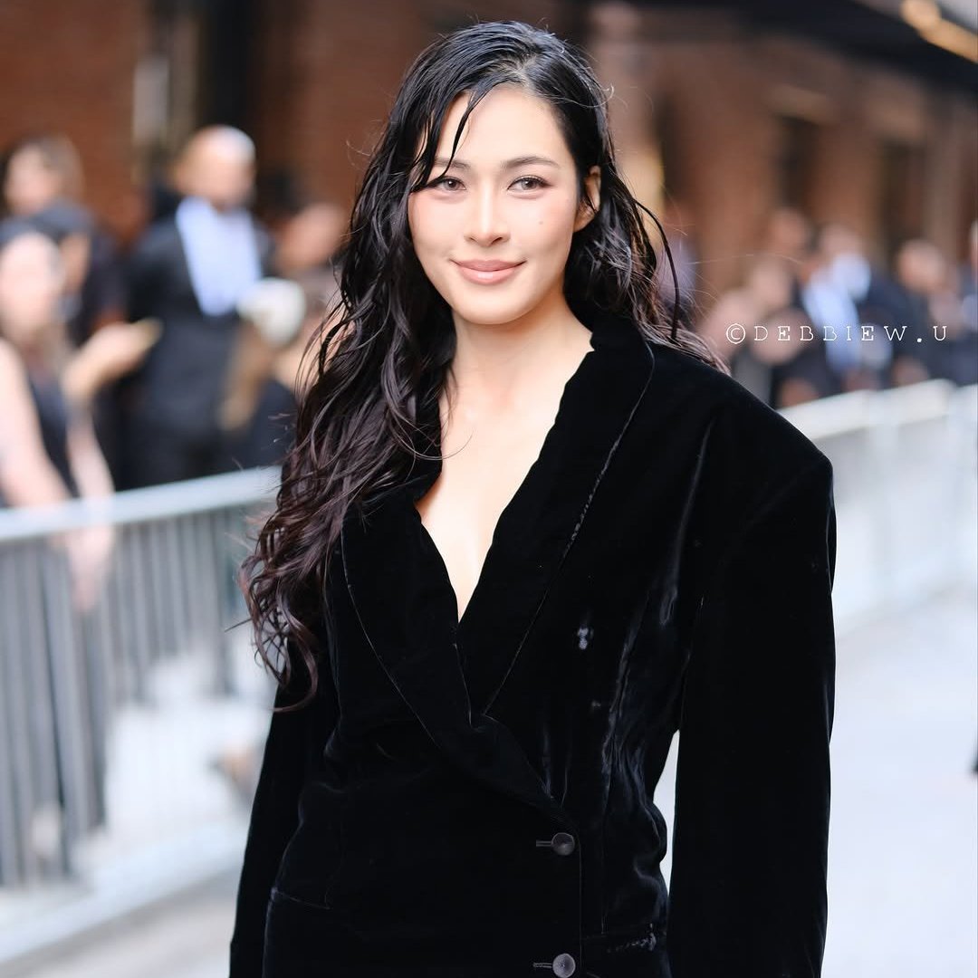 TheePopCore's tweet photo. Lingling Kwong ranked No. 1 among celebrities at New York Fashion Week in media impact.

— She led the conversation with a 40.29% share of voice, making her the MOST mentioned celebrity of the week. https://t.co/IuaNlo7zn7