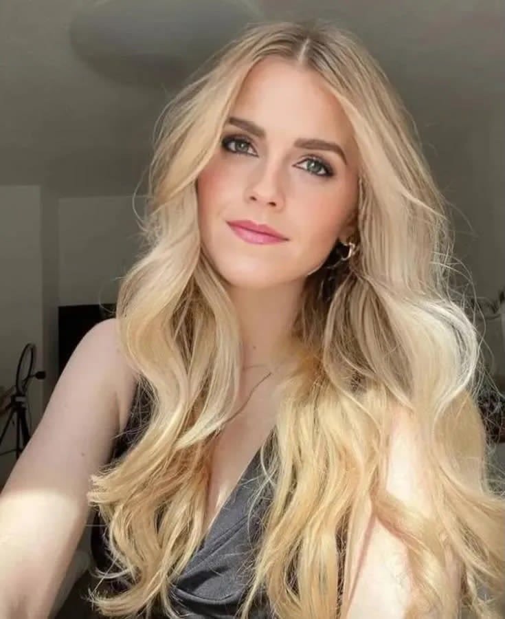 EmmaWatsonisga's tweet photo. Hello honey will you marry me.❤️🥰🥰💍💍🌸💍💍💍💍 give me a response darling I’ll be waiting #fyp # emmawatson https://t.co/0voJUGWmYB