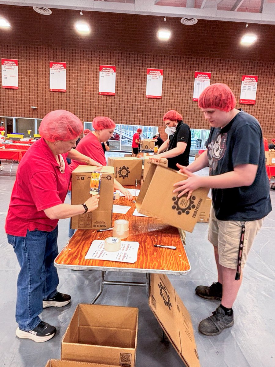 OhioStateAP's tweet photo. We rolled up our sleeves yesterday to pack thousands of meals for Ohioans in need! Shout out to the members of A&amp;P who spent the day giving back at the annual 9/11 BeKind Food Packing event hosted by @StudentLifeOSU. https://t.co/hkizmbzkCr