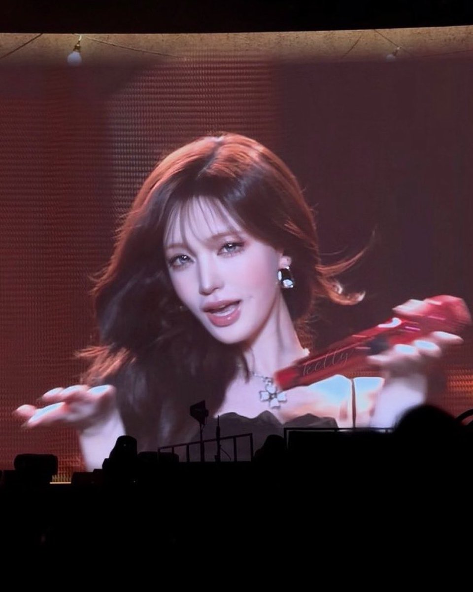 luvcrxch's tweet photo. 전광판의 악마 전광판의 지배자 전광판의 권위자 https://t.co/4khz17JcvE