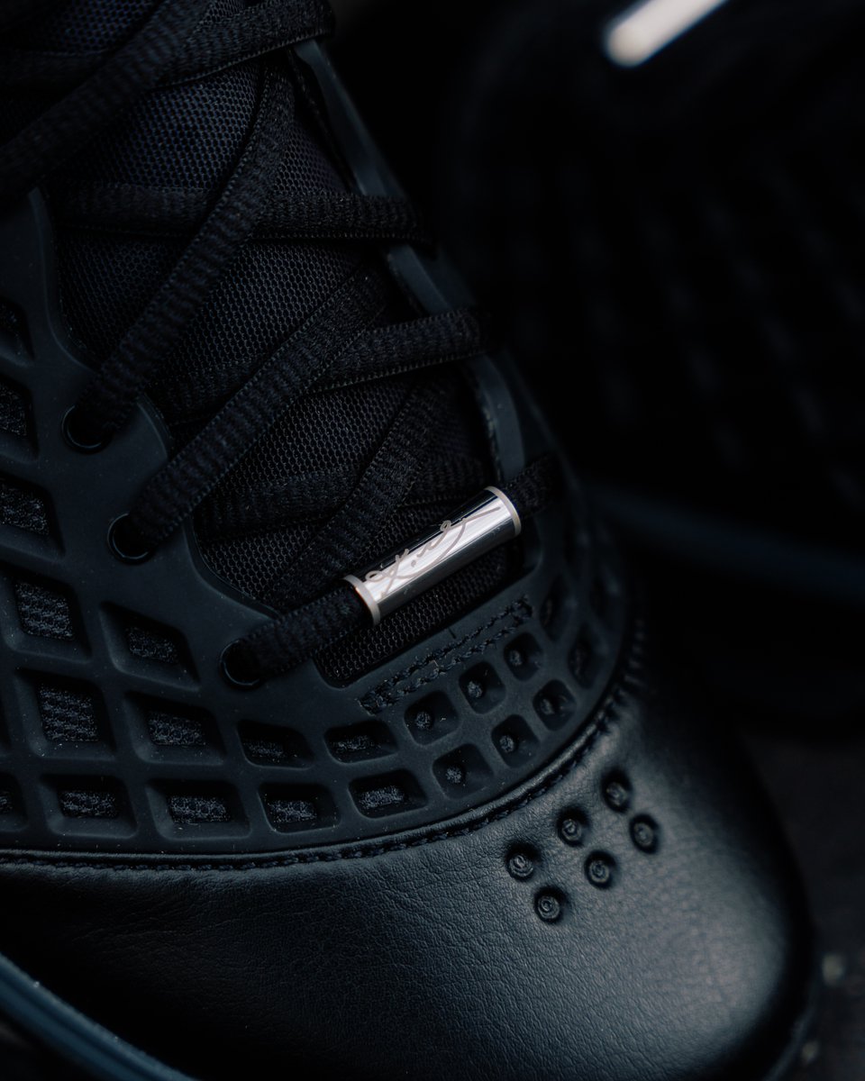 menscloset407's tweet photo. The legendary 2008 orca inspired classic is back this Saturday, September 26, 2026 at 10:00 AM with the release of the Kobe 3 Protro 'Black and White'. 🌪️

Hit our bio link to cop your pair on drop day!
#Kobe3Protro #MambaMentality #KobeBryant #SneakerRelease #NikeBasketball https://t.co/OjxkdPL6mc