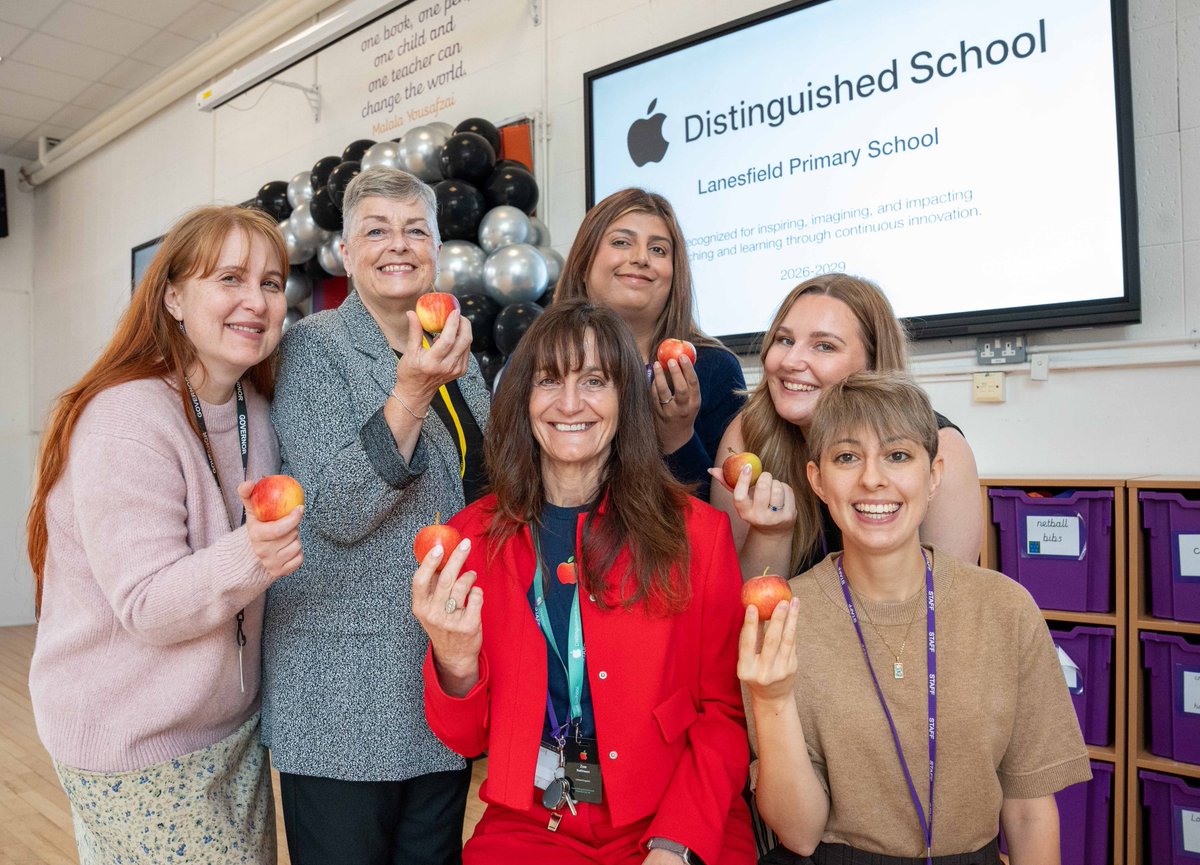 WolvesCouncil's tweet photo. A Wolverhampton school has been recognised for innovation, leadership and educational excellence through the way it uses technology. Full story 👉 https://t.co/I9Anf7ktEq (1/2) https://t.co/1hrHoHUXmV