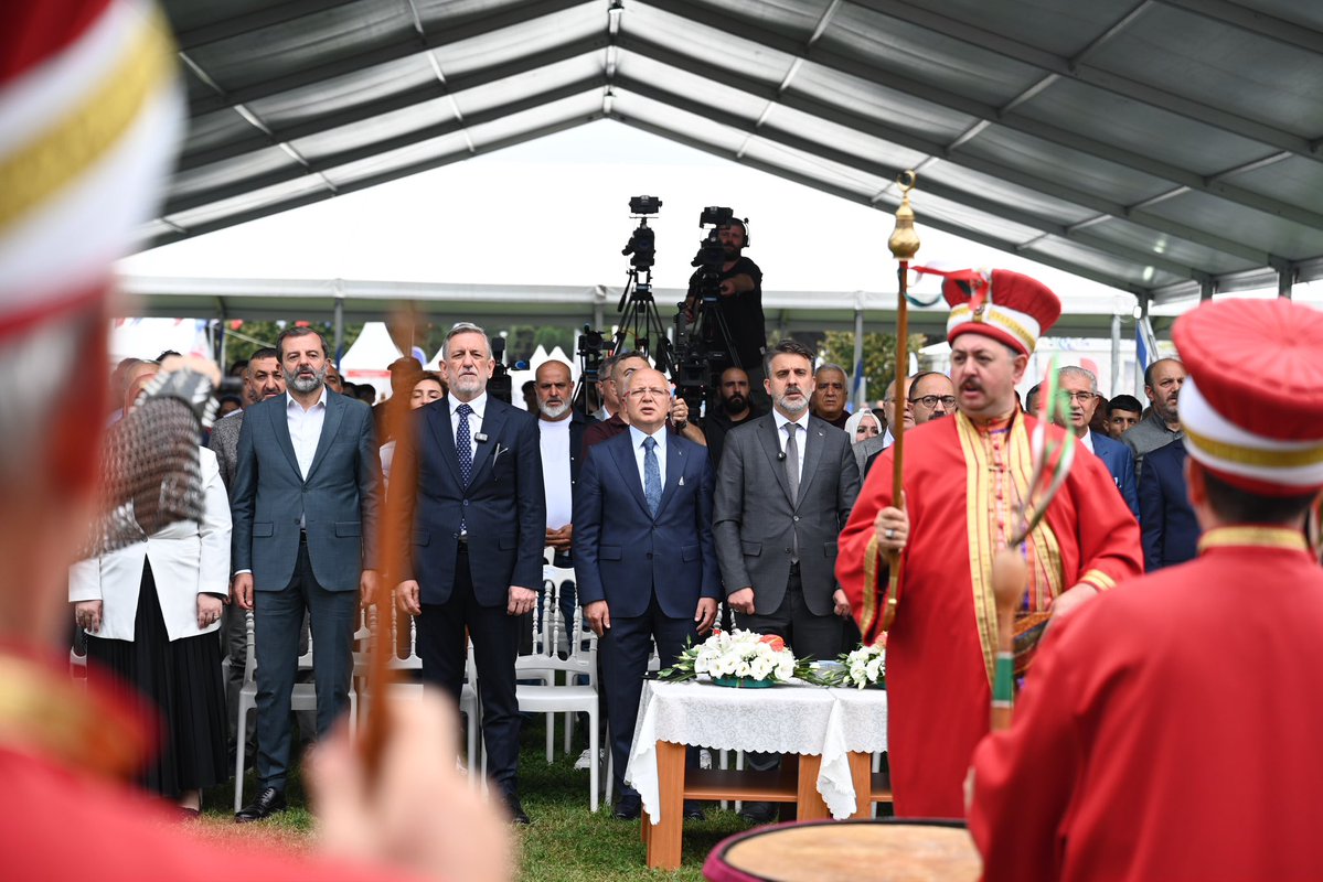 davutgurkan's tweet photo. Büyükşehir Belediyemiz tarafından Bursamızın fethinin 700. yılı münasebetiyle “Fetheden Lezzetler” temasıyla düzenlenen 5. Uluslararası Bursa Gastronomi Festivali açılış programında hemşehrilerimiz ile festival coşkumuzu paylaştık. https://t.co/93T1iN4gMh