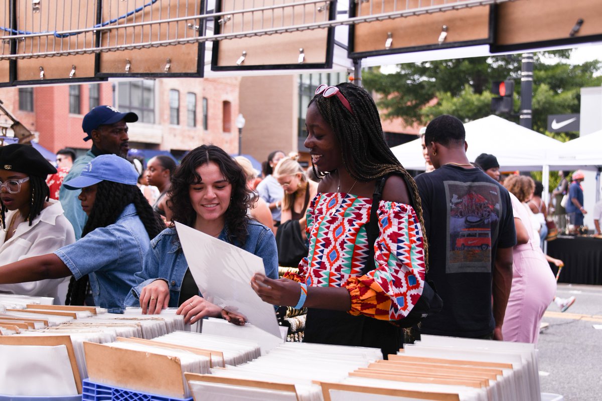 MayorBowser's tweet photo. It's going to be a weekend packed with events in Washington, DC—including one of our city's most popular annual events, H Street Festival.

As you make your plans, we encourage you to use Metro, support local businesses, and enjoy the final weekend before fall officially begins. https://t.co/Fqmje4siNk