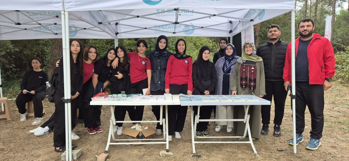 gencmirasimiz's tweet photo. Gençlik Kolları Teşkilatı olarak, Dünya İzcilik Vakfı ve Türkiye İzcilik Federasyonu'nun iş birliğiyle düzenlenen "Doğada İnsan Var Festivali'ne" (DİVFEST) katıldık. 

Standımızı ziyarete gelen öğrencilerimizi Kudüs, Mescid-i Aksâ ve faaliyetlerimiz hakkında bilgilendirdik. https://t.co/DBfKAL8VnF