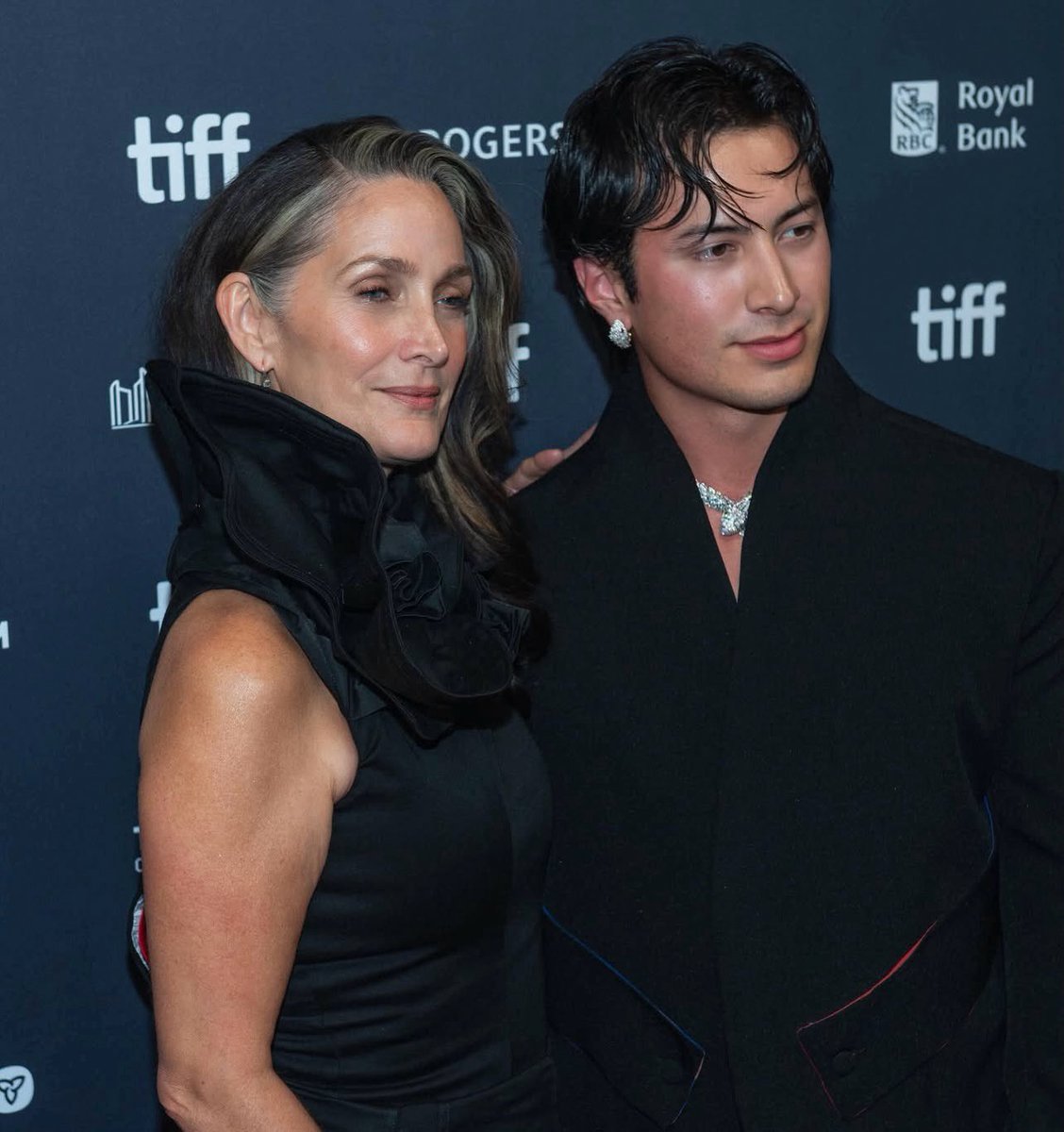 freekirapls's tweet photo. a powerful formidable vampire queen and her newly turned boy toy https://t.co/3mxqbrylg2