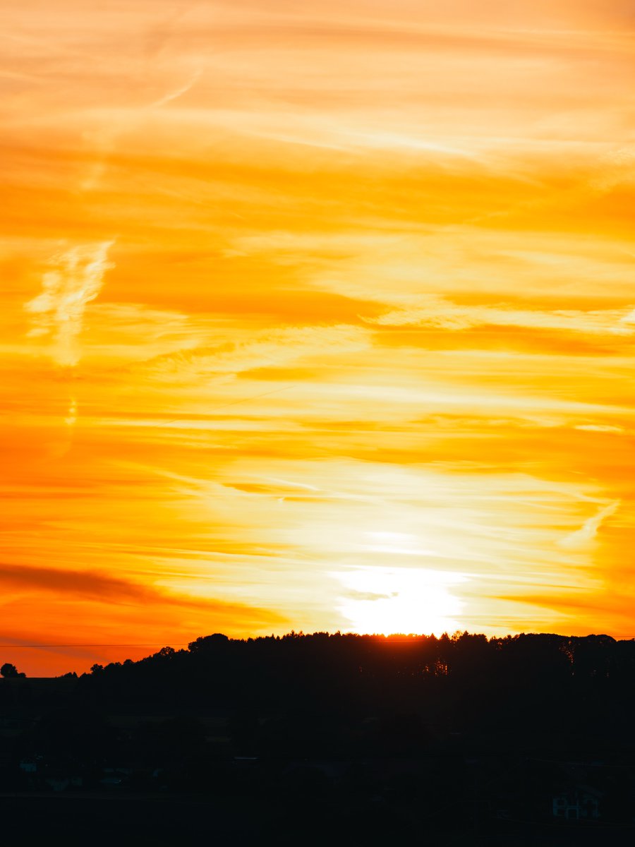 Tittyjmsm's tweet photo. sometimes the sky looks like a painting https://t.co/iVoJ53JFLr