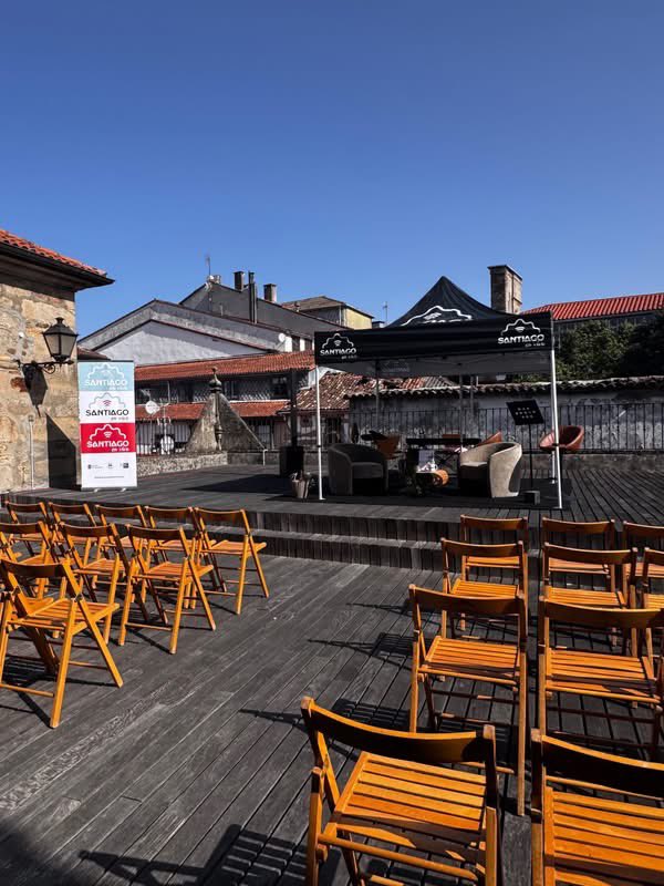 santiago_envivo's tweet photo. Gracias a la Fundación Eugenio Granell, Galicia Calidade, Ruta Jacobea y OCA Puerta del Camino por sumar a ENCONTROS y ayudarnos a convertir una idea en una experiencia compartida.
#ENCONTROS #SantiagoEnVivo https://t.co/DRontWsGBV