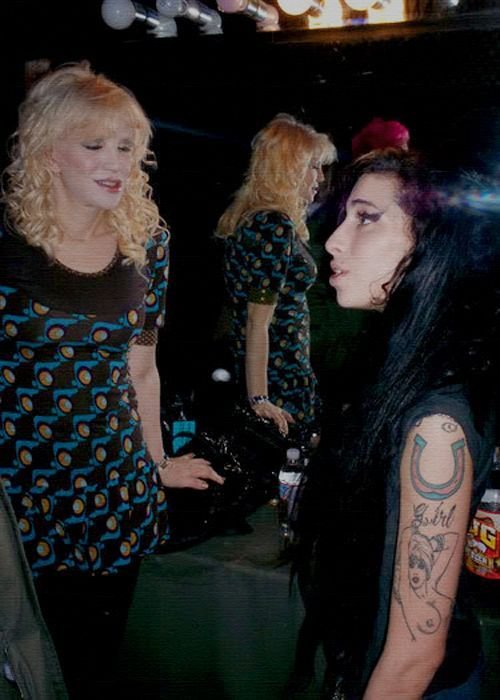 austria63amy's tweet photo. Amy ⚘️ &amp; Courtney Love https://t.co/RpYZxGcCXF