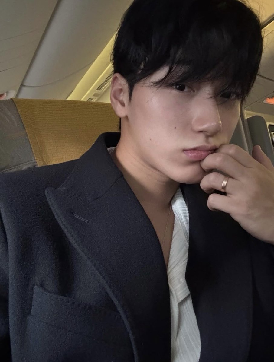 ch0i3_'s tweet photo. 일본 에이티니 신입입니당⛰️ 입덕한지 얼마 안됐어요 ㅠㅠ 
저랑 같이 얘기해주세용 🥹🖤
#에이티니_트친소 #에이티니_승선소 https://t.co/RcveklRZJk