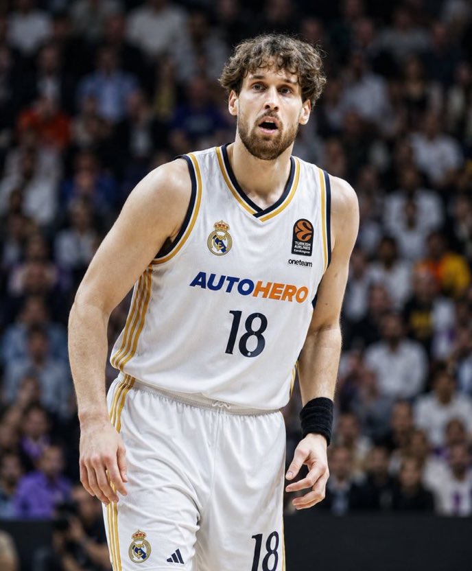 KramponluPisago's tweet photo. Mikael Jantunen: “Fenerbahçe’nin taraftar kültürü gerçekten harika ancak sezona sıkıntılı bir başlangıç yaptığınızda hemen tepkiler başlıyor ve bir anda maçlara gelen insan sayısı azalıyor. Sonra bir maç kazanıyorsunuz ve her şey yeniden düzeliyor. Biraz duygusal yoğunluğu yüksek bir atmosfer ama bu onların spor kültürünün bir parçası.”
