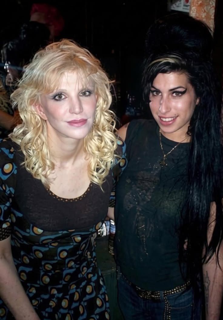 austria63amy's tweet photo. Amy ⚘️ &amp; Courtney Love https://t.co/RpYZxGcCXF