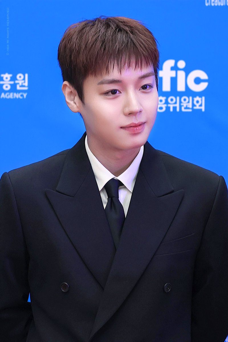 name_06n's tweet photo. 260917 대전특수영상영화제 레드카펫 #박지훈 https://t.co/ANwrLfO4dU