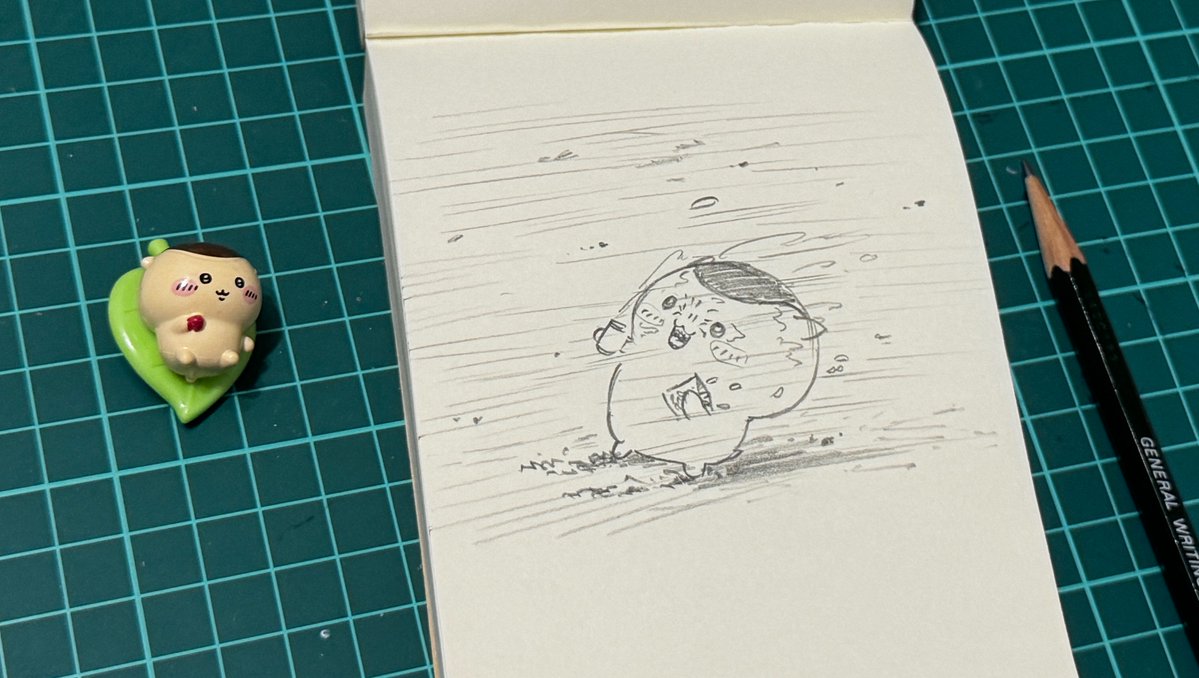 3559dai's tweet photo. いつもこんな感じでくりまんじゅう先輩を隣に置いて描いてる。そろそろ強風に耐えないかも https://t.co/Fs9zNObqSF