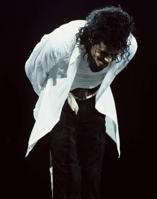 ilmjsm_'s tweet photo. polite Michael with his 90 degree bow 🙇‍♂️ https://t.co/86M46m5Y91