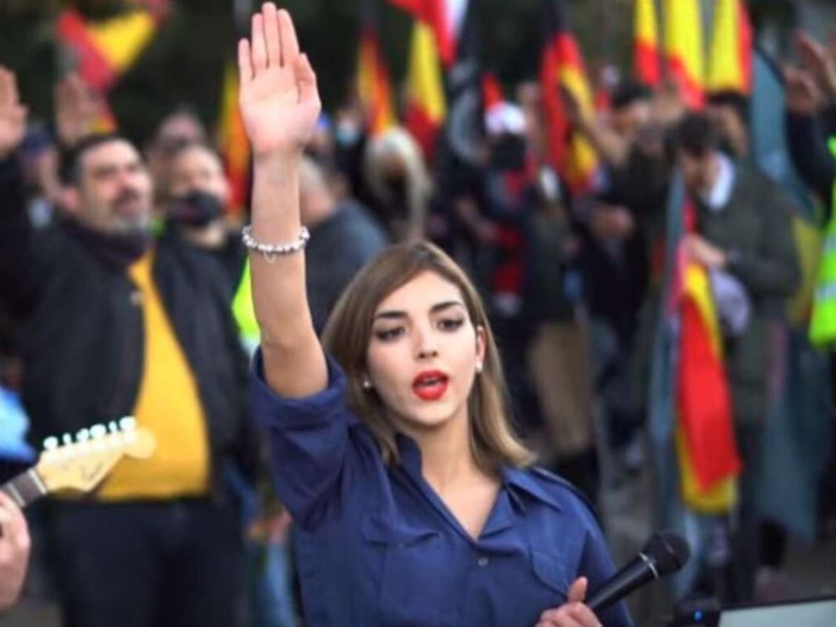 FonsiLoaiza's tweet photo. Mediaset acaba de fichar como tertuliano político a Juan Manuel Medina. Es el padre de la neonazi Isabel Peralta. Se presentó a elecciones con Falange, Alianza por la Unidad Nacional y España 2.000, y acabó en el PP de Cospedal como concejal. https://t.co/Nuc7F7V5gU