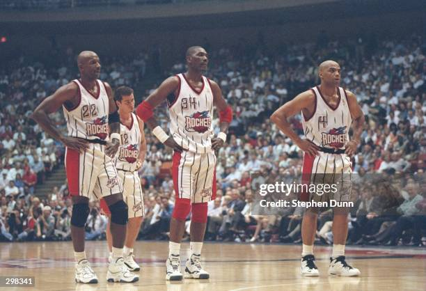 calvingonba's tweet photo. not MVP Moses joining Dr J
not Wilt demanding to team up wit Jerry &amp; Elgin
not KG choosing between Kobe and Paul Pierce
not Barkley teaming up with Clyde &amp; Hakeem 

nah players NEVER teamed up while still good/prime until Bron did it. https://t.co/96ibLgxREM