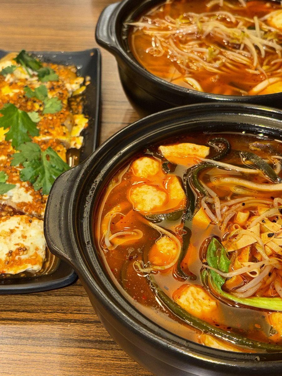 ohilgu's tweet photo. 회기에 은근 맛집 많은 거 아는 사람…
마라 투도우펀 얼얼함 현지 수준이고 
처음엔 너무 쎈가 싶었는데 그냥 정신 놓고 먹음
카오렁미엔도 안에 소시지 들어있는데 존맛!!! https://t.co/8FyYO0Du5J