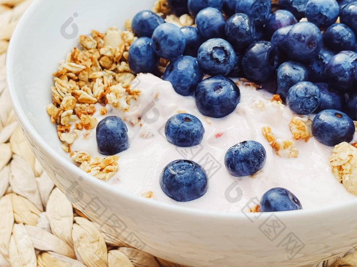 MerleBotteze's tweet photo. Start your day with this 5-min protein-packed oatmeal bowl! Top with fresh berries, sliced almonds u0026 a dash of cinnamon—guilt-free, filling, and perfect for your fat loss journey! https://t.co/Fz4bDJb3fH