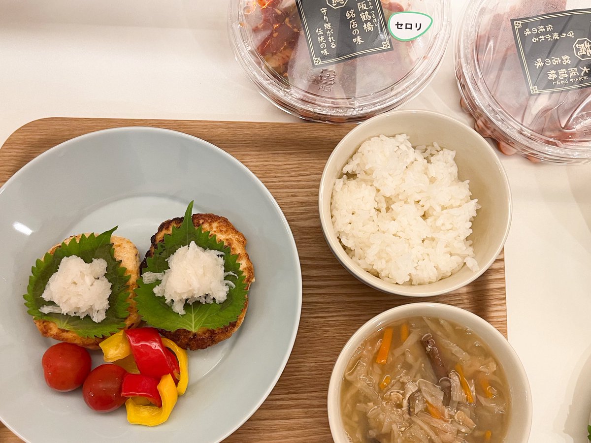 MomoMauloa's tweet photo. 今日は、お豆腐ハンバーグ ＆
卵焼き食べ比べ大会を開催しました

わたし作の竹輪とじゃがいもの甘辛煮もあったんだけど！写真撮って無かったよね

ロピアで買ったセロリのキムチめちゃくちゃ美味しい‼️有名ぽいねっ

 #エオルゼア調理部 https://t.co/wse68U3nZl