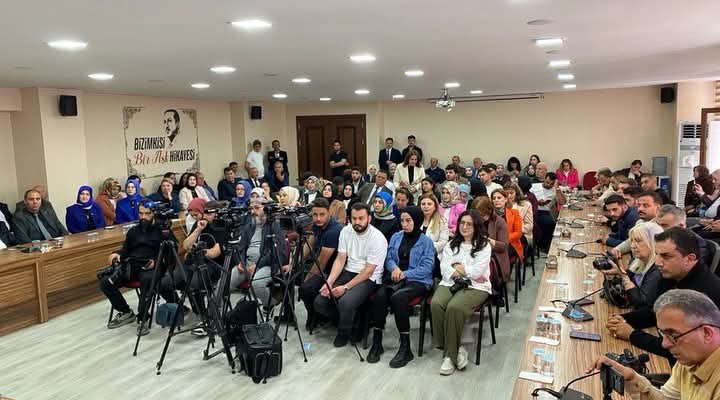 Fatihciftcivan's tweet photo. Türkiye Yüzyılı Buluşmaları’ programı kapsamında Genel Başkan Yardımcımız Sn Hayati Yazıcı, MKYK üyelerimiz ve milletvekillerimizle birlikte Erzurum’ İl Başkanlığımızı ziyaret ederek teşkilatımız ile bir araya geldik.

#TürkiyeYüzyılıBuluşmaları https://t.co/wTAT8EfX47