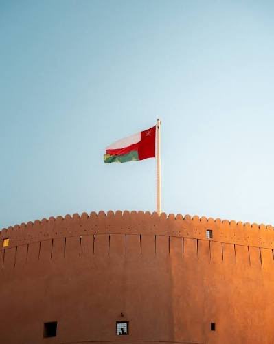 5alfan1's tweet photo. تجييش الحسابات الوهمية ضدّ سلطنة #عُمان لعبةٌ مستهلكة لا تغيّر من الحقائق شيئًا؛ فمسقط تفتح أبوابها لمن اختار السلام والحوار، ومحاولات النفخ في نار الطائفية لا تجد موطئًا في مجتمعها المتماسك. 

��ُمان تمضي بهدوء، تُحسن إدارة الخلاف، وتترك للوقائع أن تتحدث، وللتاريخ لكم عبرة وحَكم. https://t.co/E7tWQPZn30