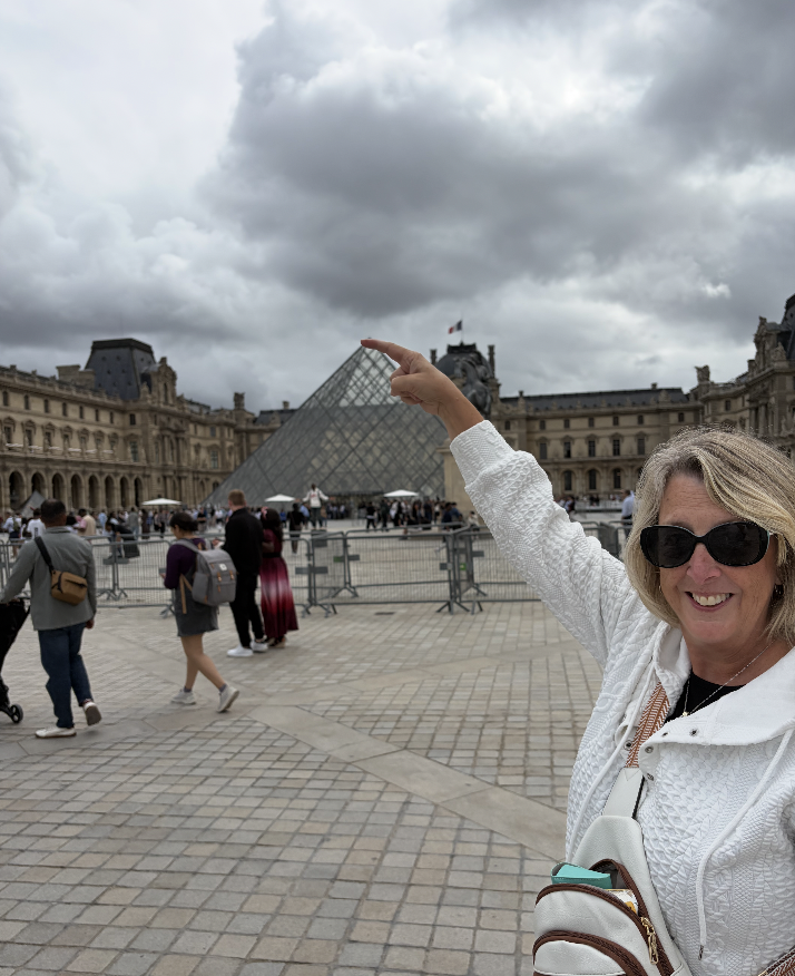 25thHourComm's tweet photo. Where in the world is Jen? 🌍✈️

Our president, Jen, recently spent nine days exploring Europe, traveling through Paris, London, and Italy! She experienced some incredible places, beautiful views, and a little well-deserved time away. Welcome back, Jen! 💜 https://t.co/2HwlgAYhE3
