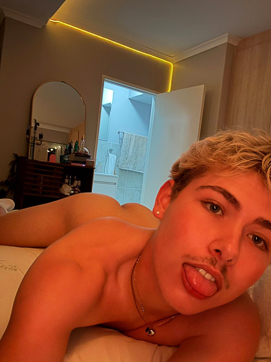 noahhtwinkk's tweet photo. i need a hit from behind right now 🥵

https://t.co/50wY61dr0E https://t.co/VJes6aezDu