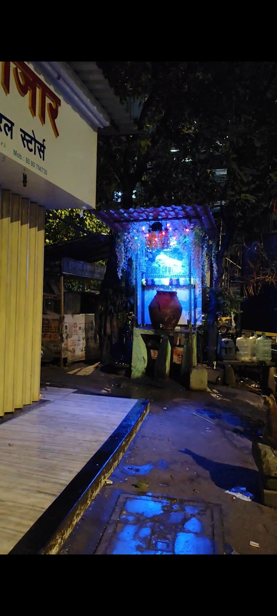 reformerbysoc_m's tweet photo. Hello @TawdeRitu @mybmcWardME @mybmc @MumbaiPolice @mankhurdps @KiritSomaiya

#मानखुर्द इलाके में #लल्लूभाईकंपाउंड फुटपाथ पर अवैध रूप से मज़ार/छबील जैसा ढांचा बनाकर रास्ता रोका गया है। कृपया इस अतिक्रमण को हटाकर फुटपाथ खाली करवाएं।

#Mankhurd #mankhurdnews #mumbaiencroachment . https://t.co/QXBErkIqqM