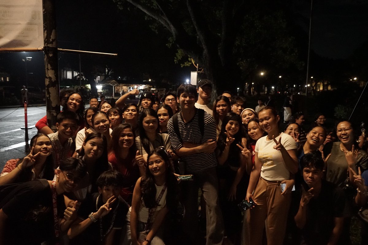 viva_records's tweet photo. Lumipad ang Paruparo sa UP Diliman, Sunken Garden!
A surprise busking sa kyusiii para sa mga paruparo natin. 

Saan kaya pwede next? 
But of course, magkita-kita tayo sa Oct 10 sa Cebu and Oct 25 sa Davao para sa WRTen by Wilbert Ross Concert! 
Stream Paruparo! https://t.co/b6r4U7Ao5X