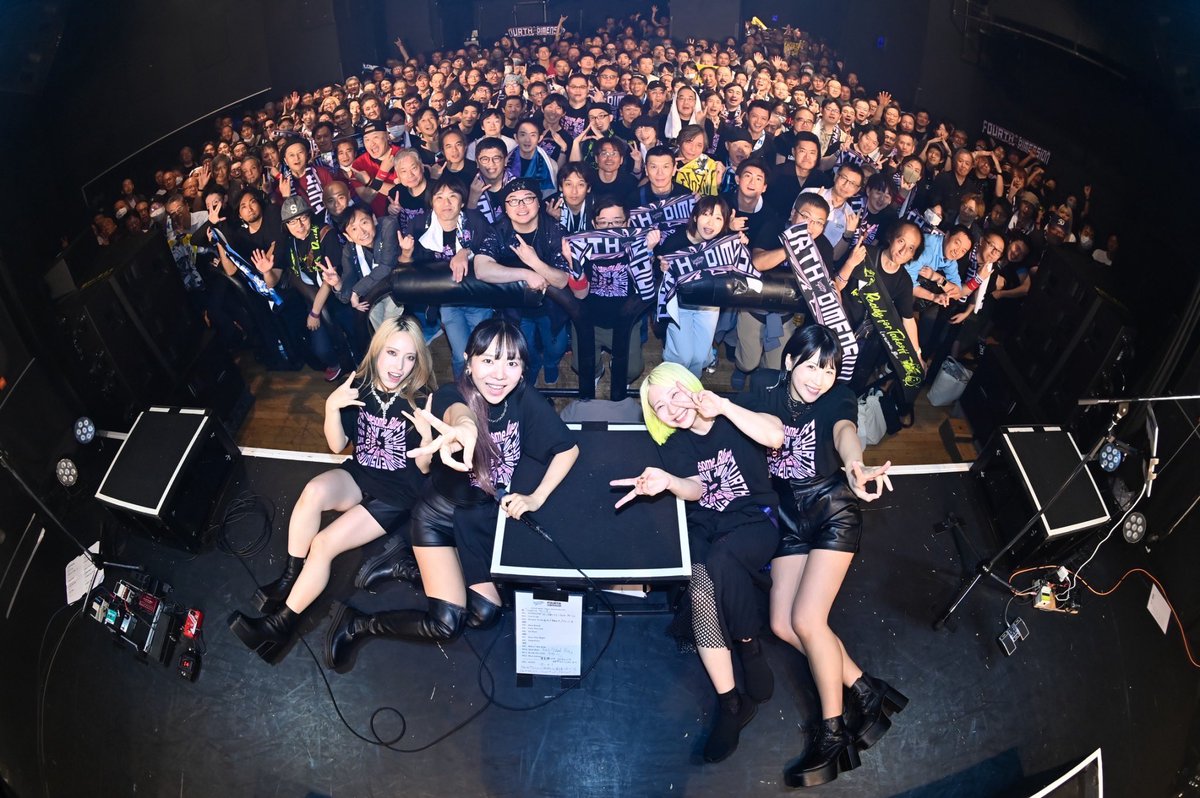mizukki_niii's tweet photo. 今日は #Lonesome_Blue
4th ONEMAN LIVE TOUR 
2日目東京！代官山UNITでした🔥

今日も高い位置からドラムをお届け出来たのでこちらからみんながよく見えて嬉しかった☺️
新曲がどれもライブ映えするのでとても楽しいんだ〜🫶
ドコドコも出し切りました🤘
来てくれたみんな本当にありがとう🟡
#ロンブル https://t.co/IC5xkhnzmJ