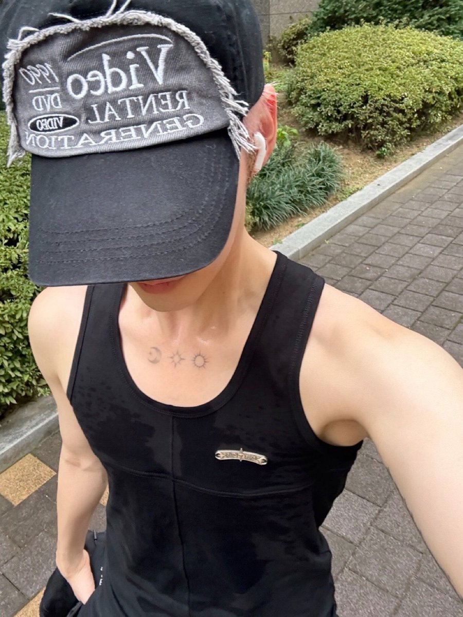 1uvbini's tweet photo. 오운완 사진 적응 참 안되네 https://t.co/QCdlmagaD7