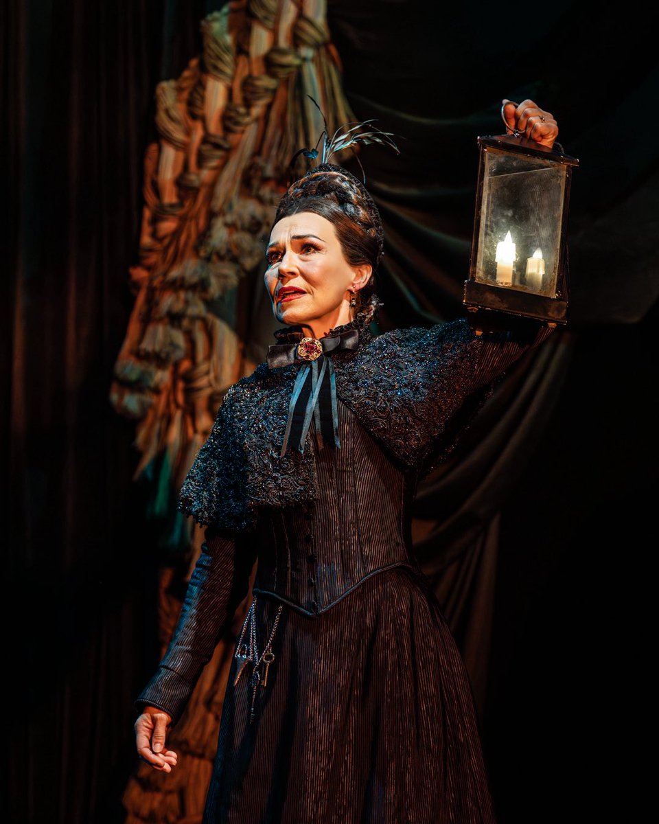 PhantomOpera's tweet photo. FIRST LOOK at #PhantomLondon’s sensational 40th Anniversary company. 

Phantom of the Opera will celebrate four decades in the West End with a special gala performance on 9 October at His Majesty’s Theatre. https://t.co/blAVM4VVAZ